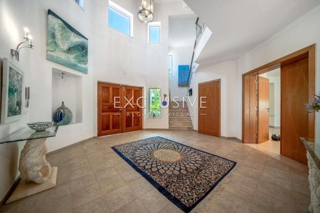 Modern 4 bed villa, with traditional Portuguese features, pool and seaviews, Carvoeiro