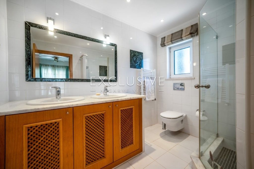 Modern 4 bed villa, with traditional Portuguese features, pool and seaviews, Carvoeiro