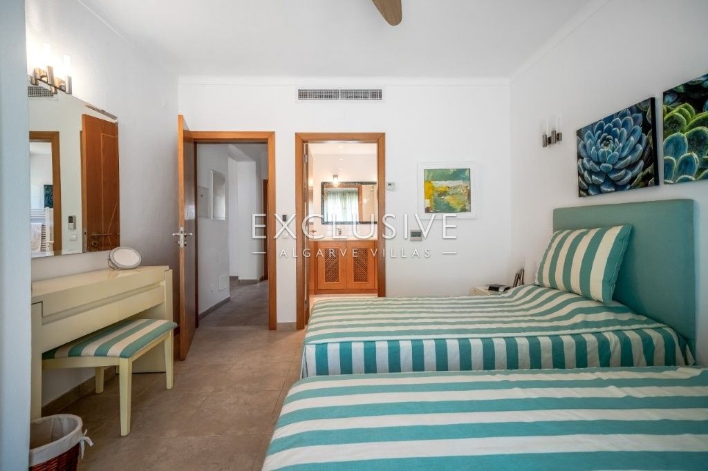 Modern 4 bed villa, with traditional Portuguese features, pool and seaviews, Carvoeiro