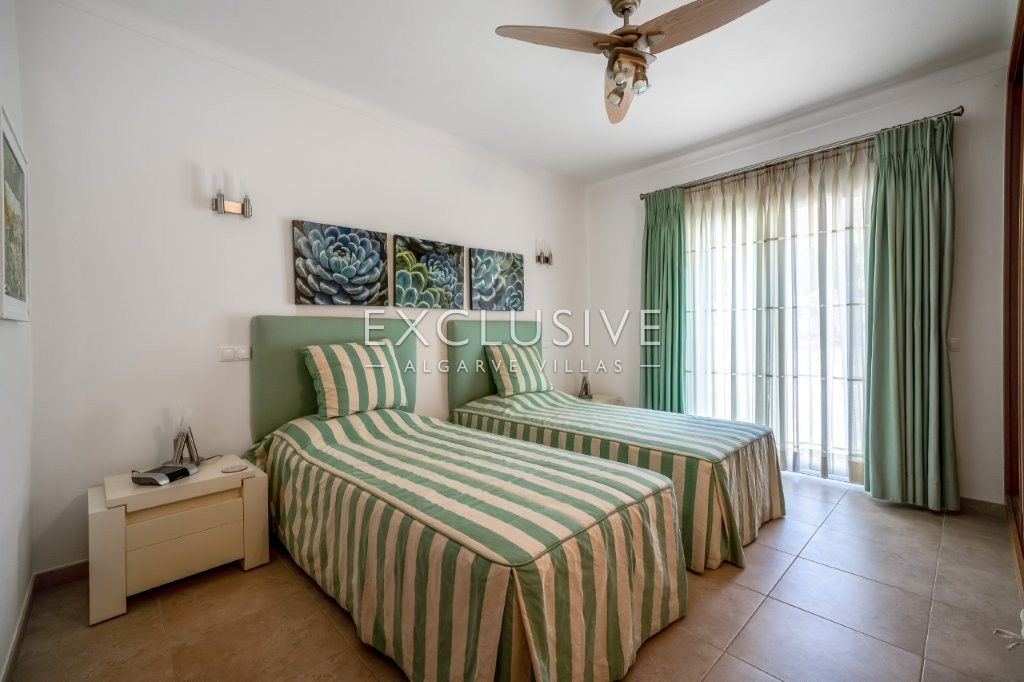 Modern 4 bed villa, with traditional Portuguese features, pool and seaviews, Carvoeiro