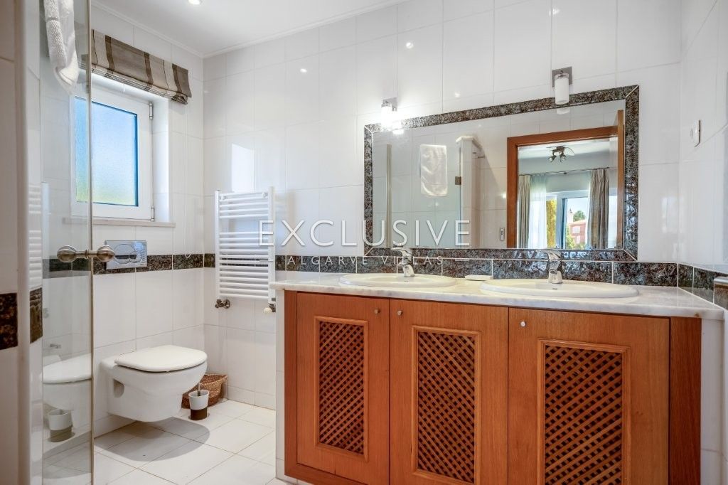 Modern 4 bed villa, with traditional Portuguese features, pool and seaviews, Carvoeiro