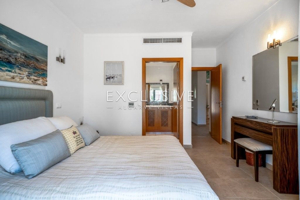 Modern 4 bed villa, with traditional Portuguese features, pool and seaviews, Carvoeiro