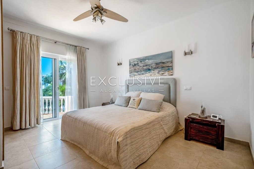 Modern 4 bed villa, with traditional Portuguese features, pool and seaviews, Carvoeiro