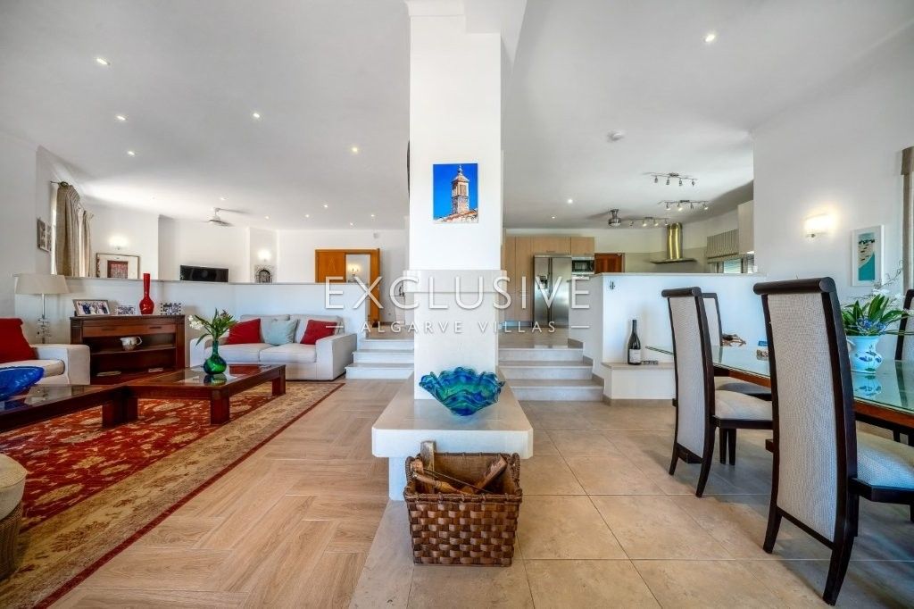 Modern 4 bed villa, with traditional Portuguese features, pool and seaviews, Carvoeiro