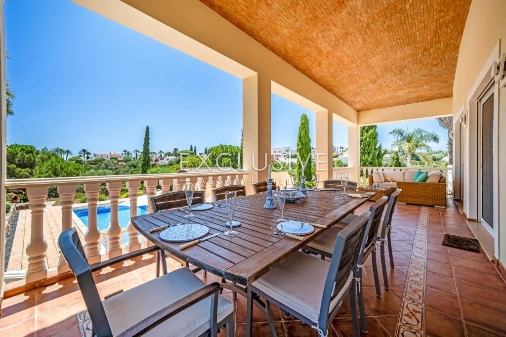 Modern 4 bed villa, with traditional Portuguese features, pool and seaviews, Carvoeiro