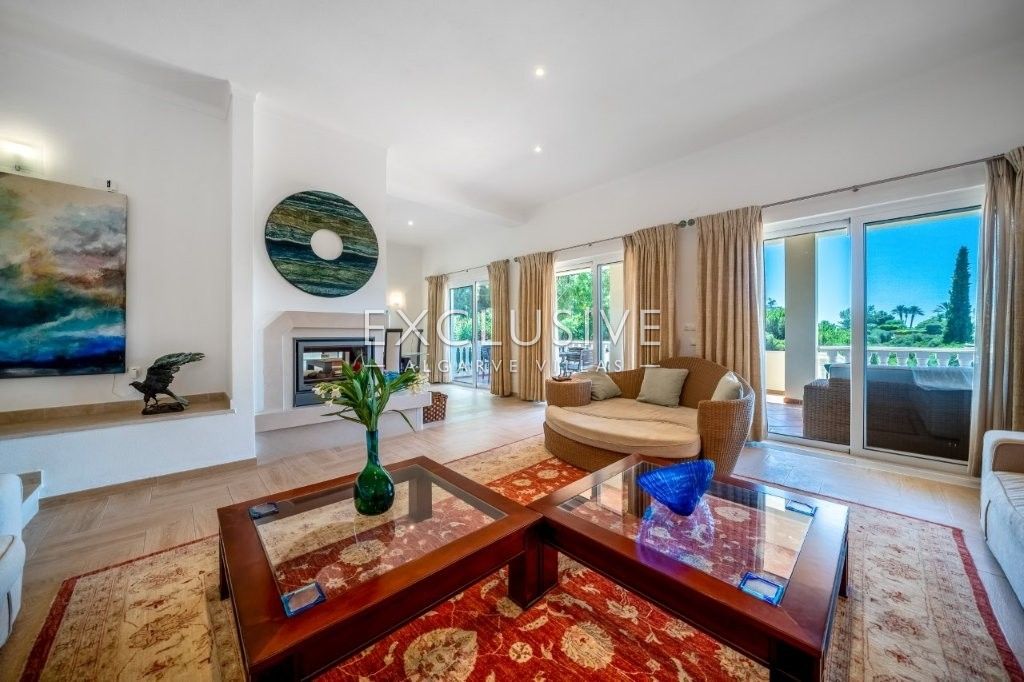 Modern 4 bed villa, with traditional Portuguese features, pool and seaviews, Carvoeiro