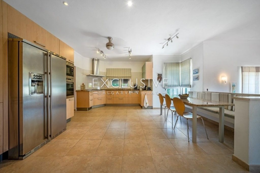 Modern 4 bed villa, with traditional Portuguese features, pool and seaviews, Carvoeiro