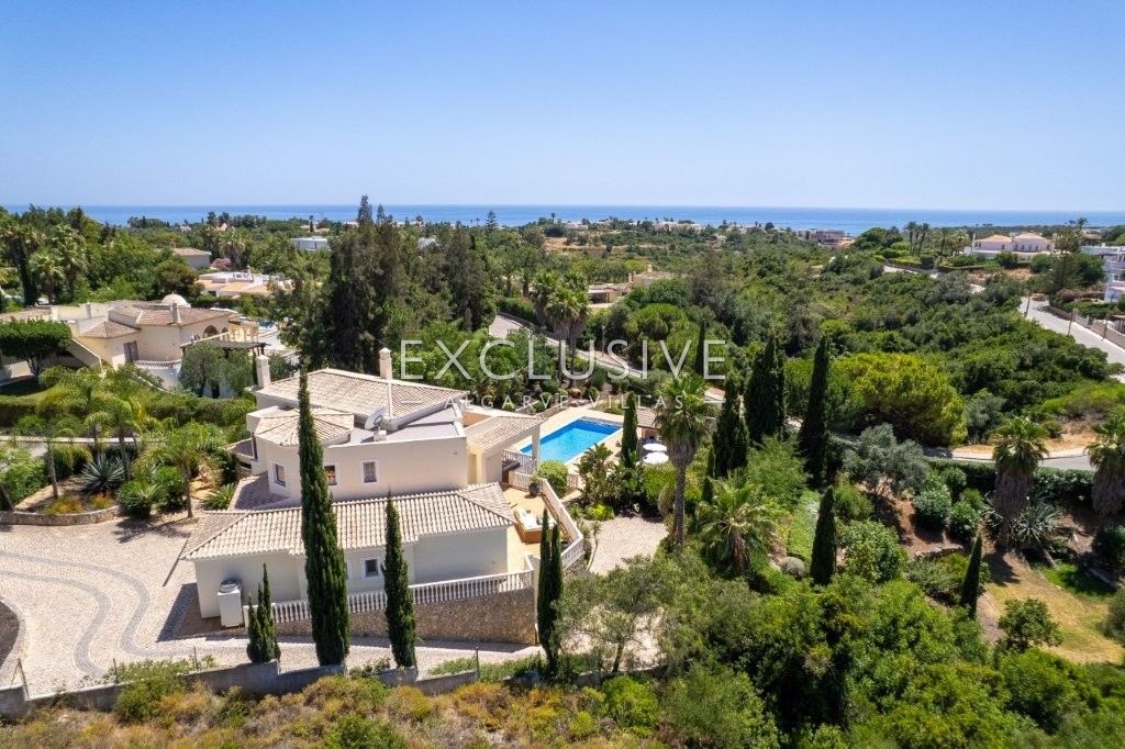 Modern 4 bed villa, with traditional Portuguese features, pool and seaviews, Carvoeiro