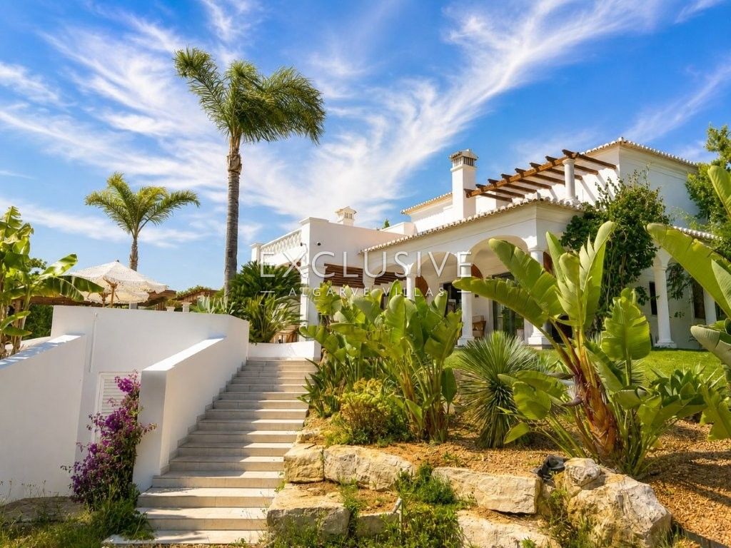 Luxury Renovated 4 Bedroom Villa with Pool in Carvoeiro, Algarve