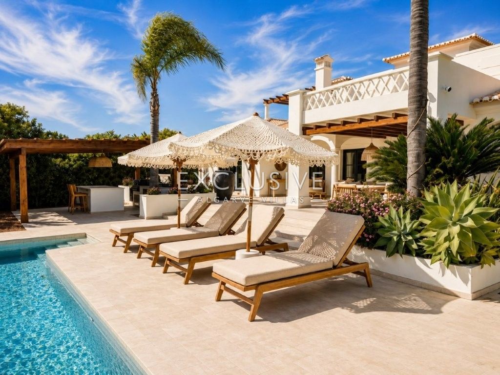 Luxury Renovated 4 Bedroom Villa with Pool in Carvoeiro, Algarve