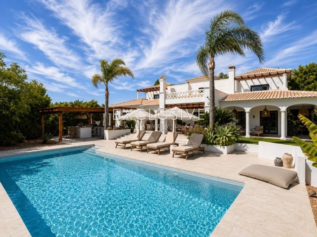 Luxury Renovated 4 Bedroom Villa with Pool in Carvoeiro, Algarve