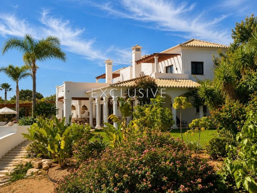 Luxury Renovated 4 Bedroom Villa with Pool in Carvoeiro, Algarve