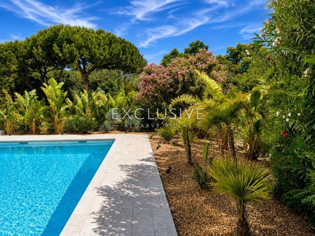 Luxury Renovated 4 Bedroom Villa with Pool in Carvoeiro, Algarve