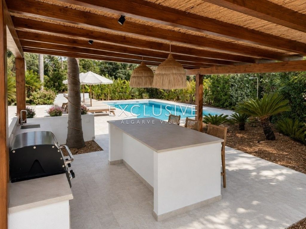 Luxury Renovated 4 Bedroom Villa with Pool in Carvoeiro, Algarve
