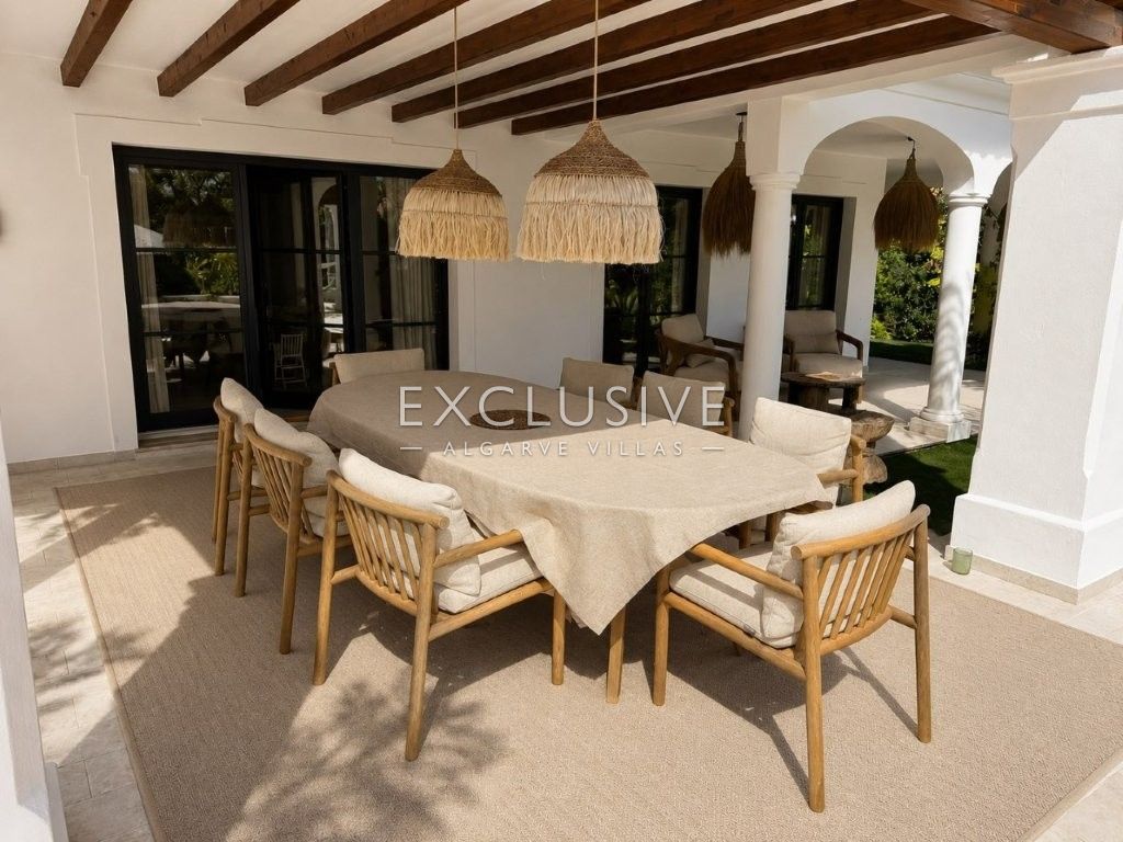 Luxury Renovated 4 Bedroom Villa with Pool in Carvoeiro, Algarve