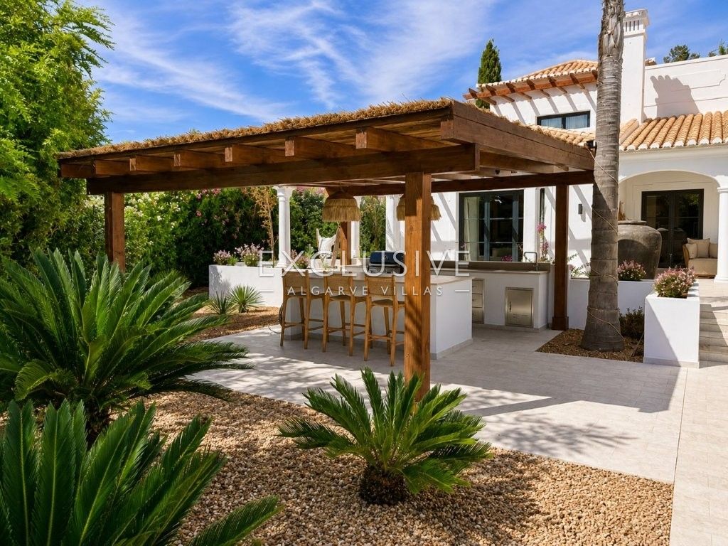 Luxury Renovated 4 Bedroom Villa with Pool in Carvoeiro, Algarve