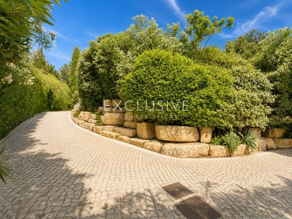 Luxury Renovated 4 Bedroom Villa with Pool in Carvoeiro, Algarve