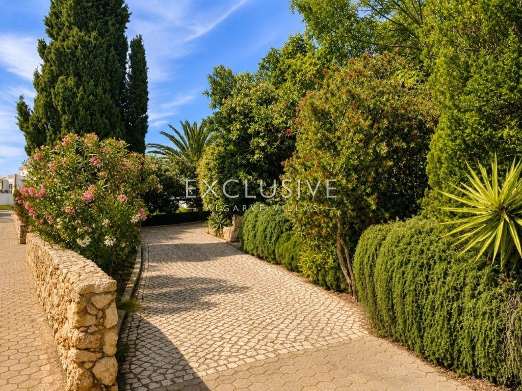 Luxury Renovated 4 Bedroom Villa with Pool in Carvoeiro, Algarve