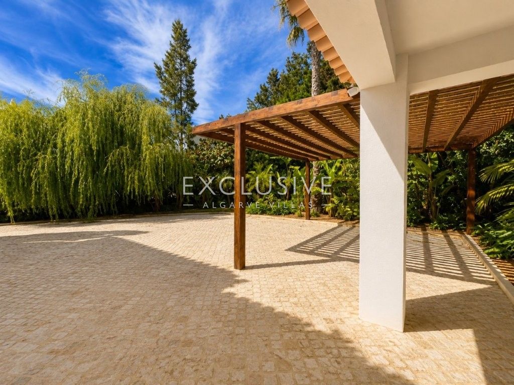 Luxury Renovated 4 Bedroom Villa with Pool in Carvoeiro, Algarve