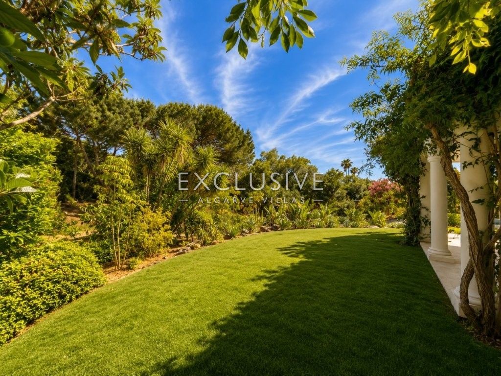Luxury Renovated 4 Bedroom Villa with Pool in Carvoeiro, Algarve
