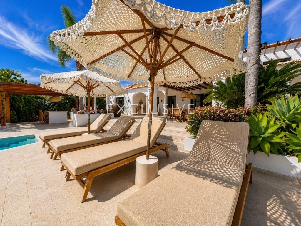 Luxury Renovated 4 Bedroom Villa with Pool in Carvoeiro, Algarve
