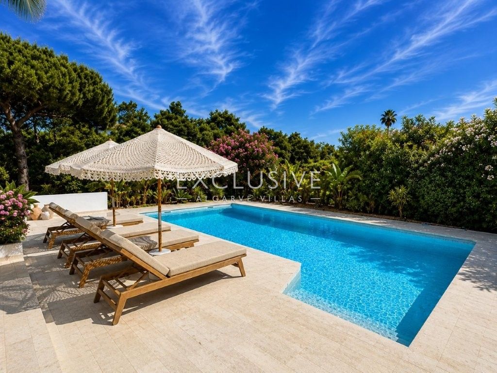 Luxury Renovated 4 Bedroom Villa with Pool in Carvoeiro, Algarve