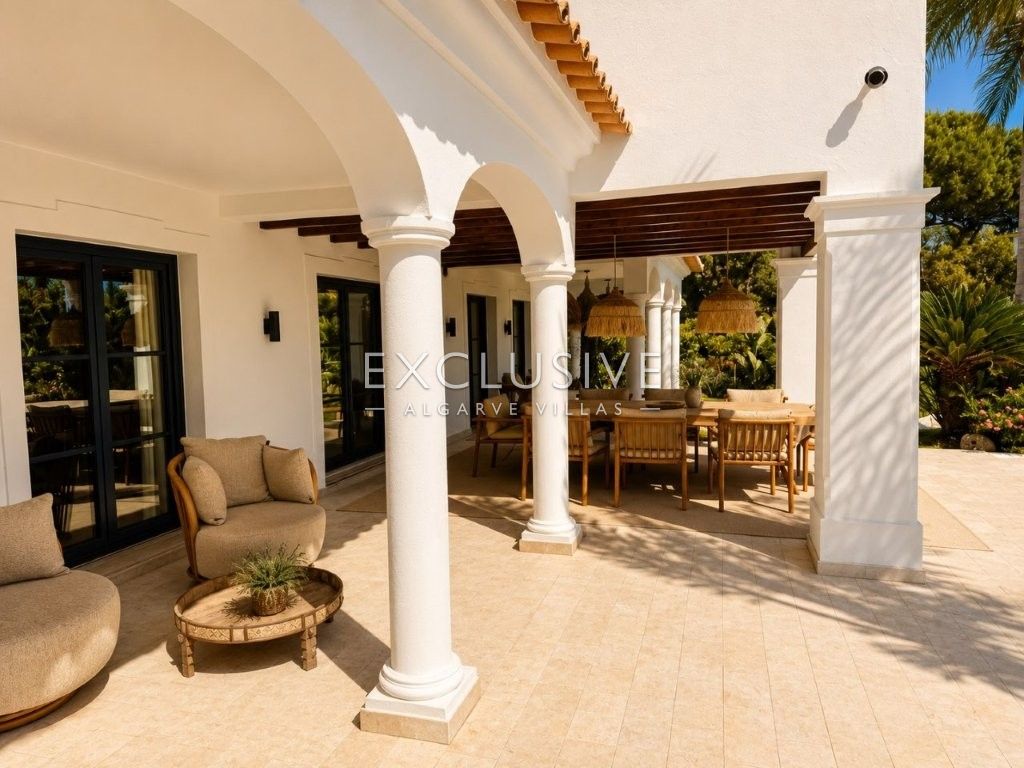 Luxury Renovated 4 Bedroom Villa with Pool in Carvoeiro, Algarve
