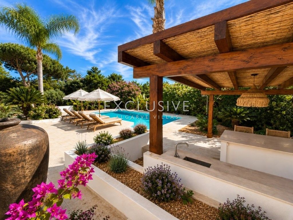 Luxury Renovated 4 Bedroom Villa with Pool in Carvoeiro, Algarve