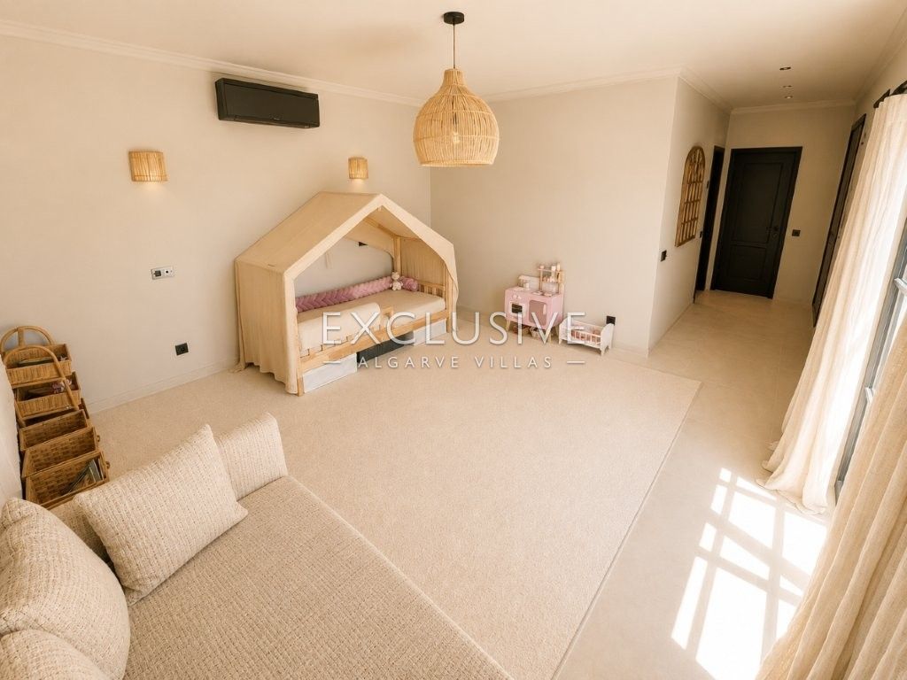 Luxury Renovated 4 Bedroom Villa with Pool in Carvoeiro, Algarve