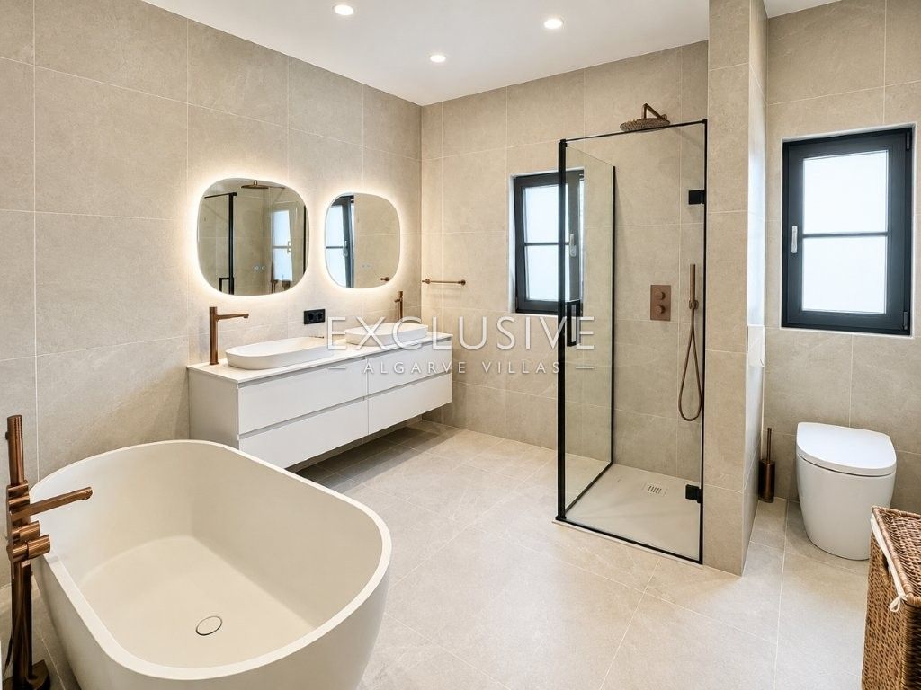 Luxury Renovated 4 Bedroom Villa with Pool in Carvoeiro, Algarve