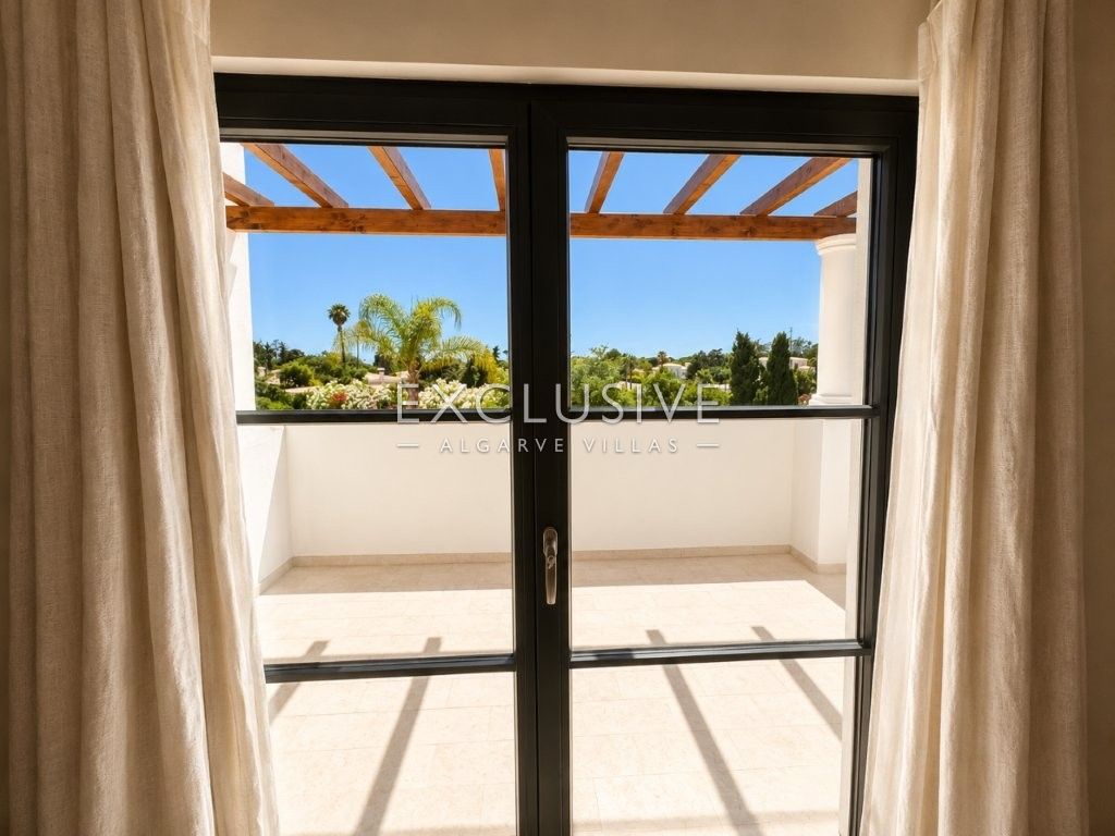 Luxury Renovated 4 Bedroom Villa with Pool in Carvoeiro, Algarve
