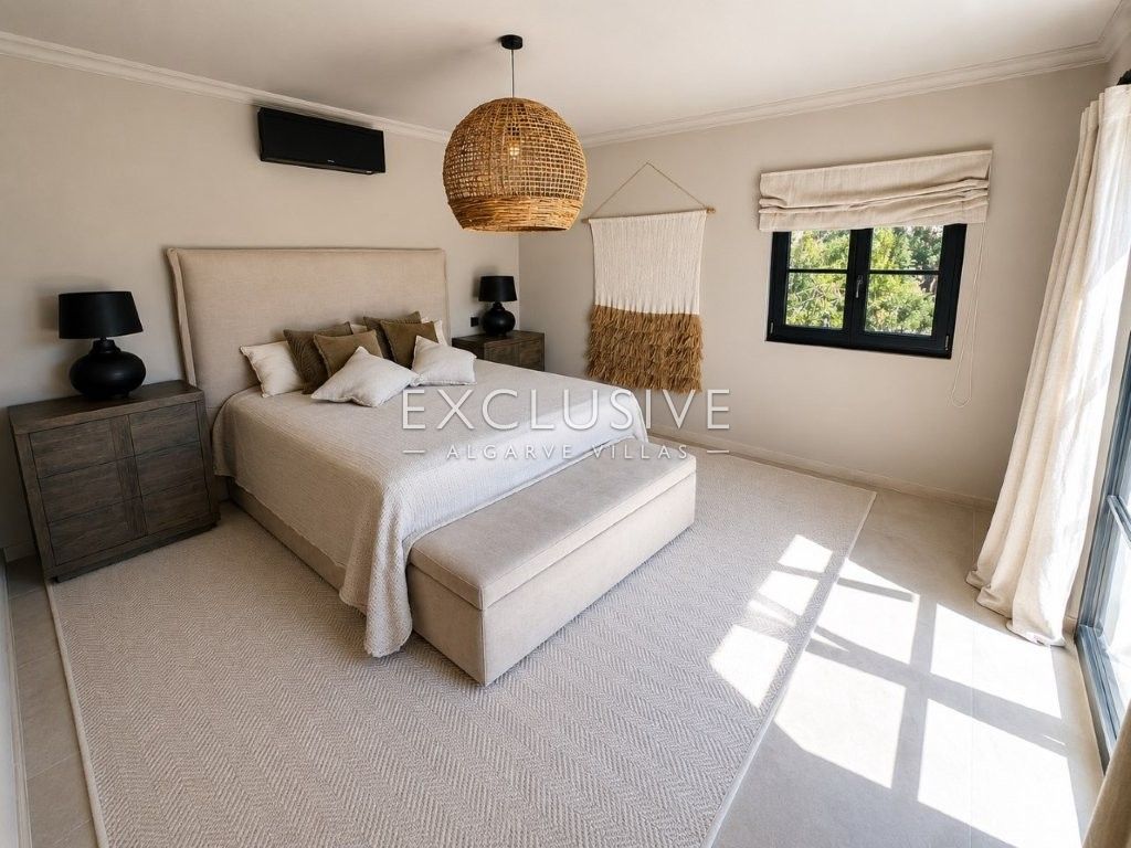 Luxury Renovated 4 Bedroom Villa with Pool in Carvoeiro, Algarve