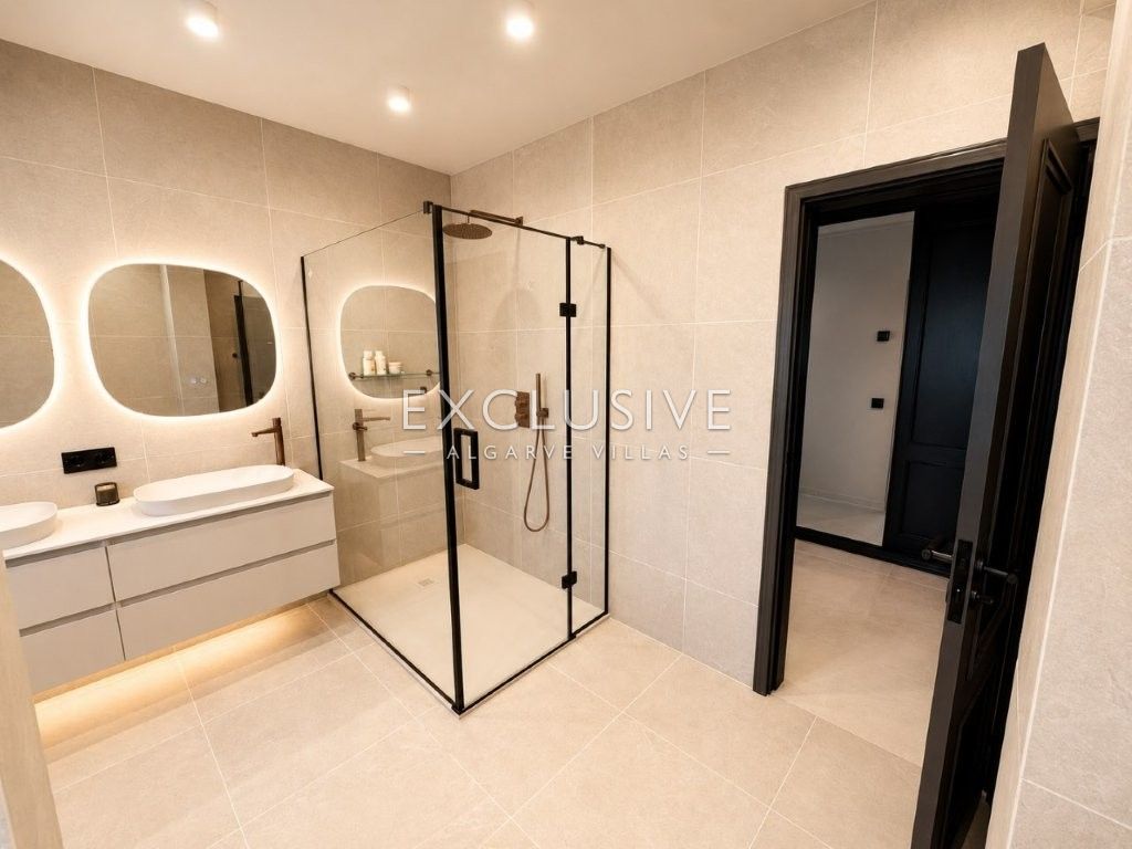 Luxury Renovated 4 Bedroom Villa with Pool in Carvoeiro, Algarve