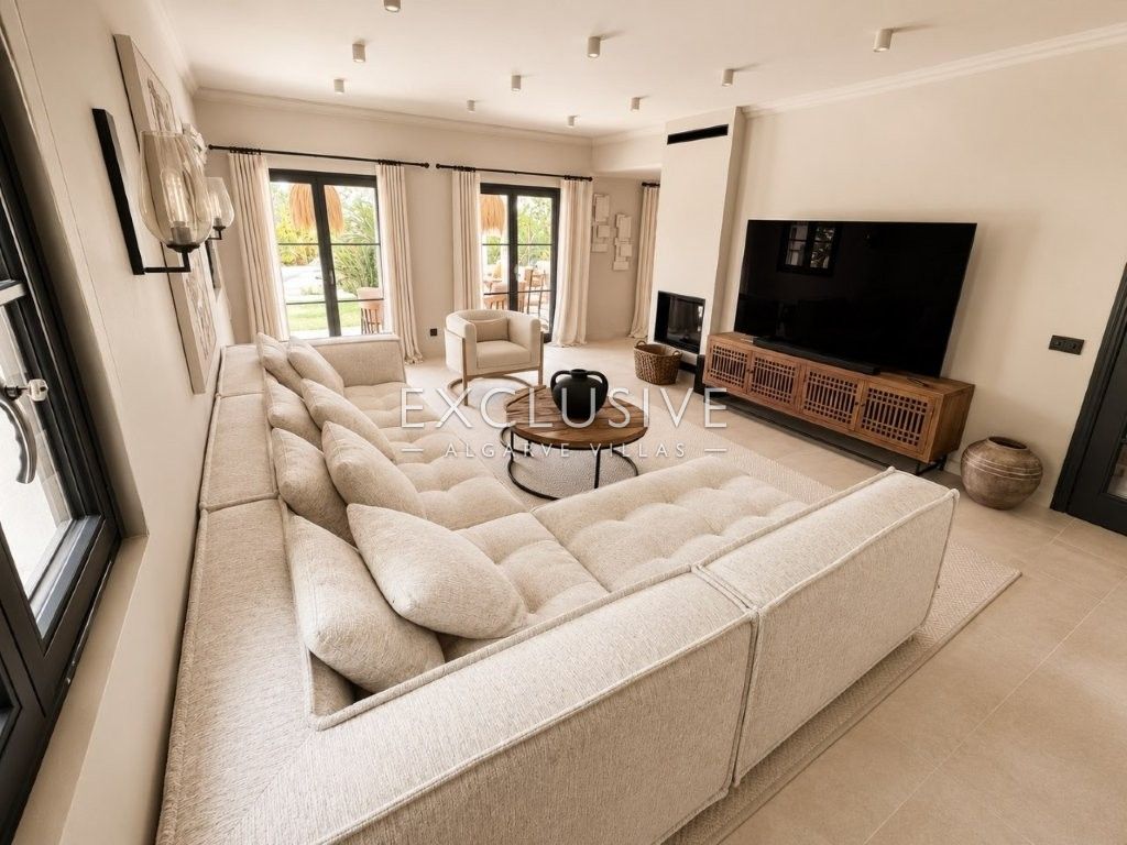 Luxury Renovated 4 Bedroom Villa with Pool in Carvoeiro, Algarve