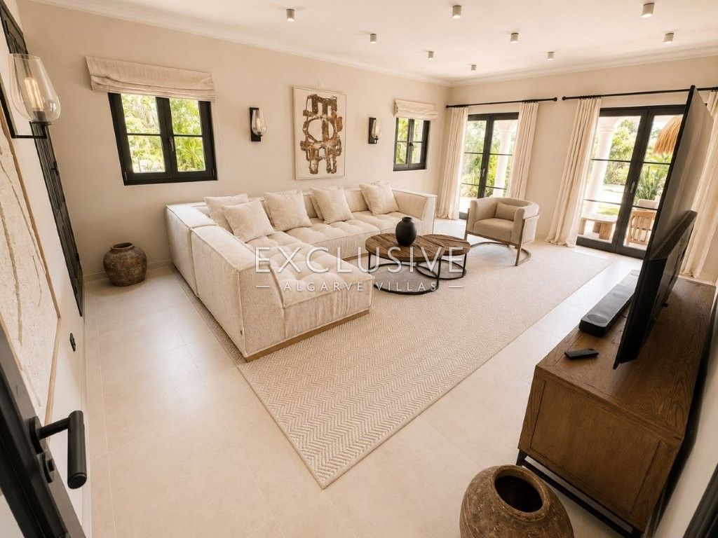 Luxury Renovated 4 Bedroom Villa with Pool in Carvoeiro, Algarve