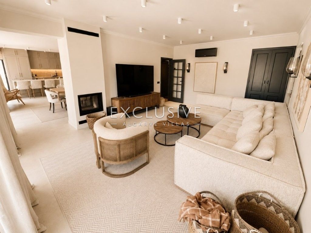 Luxury Renovated 4 Bedroom Villa with Pool in Carvoeiro, Algarve