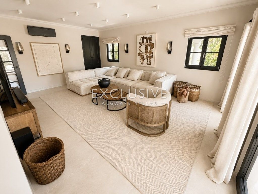Luxury Renovated 4 Bedroom Villa with Pool in Carvoeiro, Algarve
