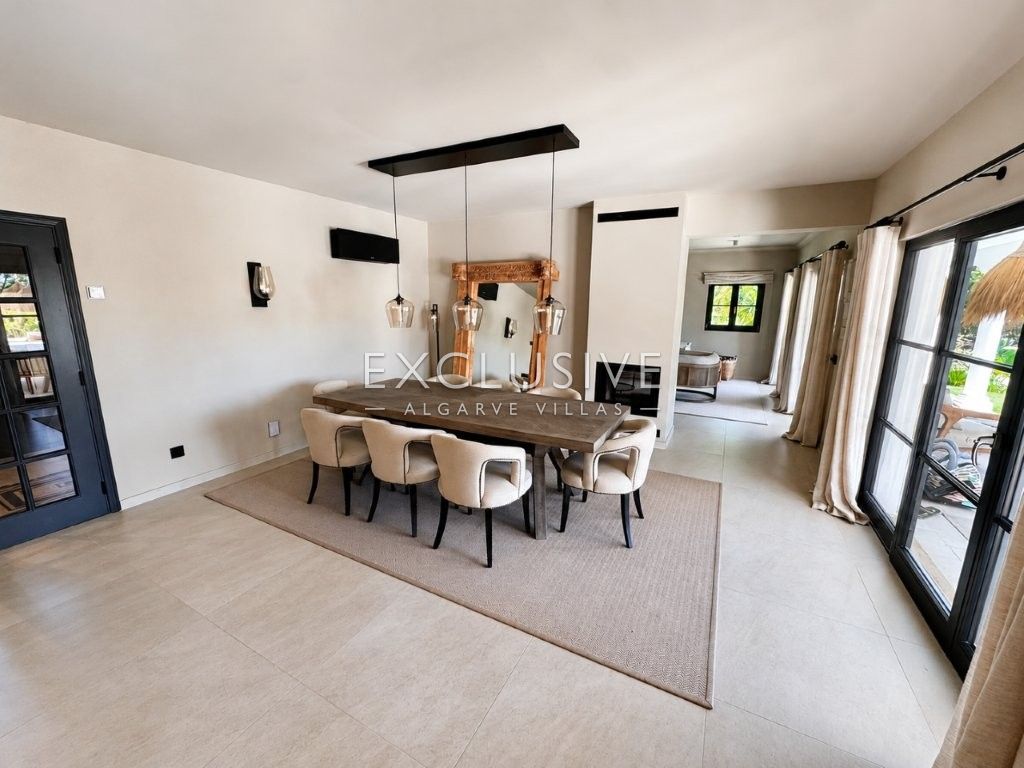 Luxury Renovated 4 Bedroom Villa with Pool in Carvoeiro, Algarve