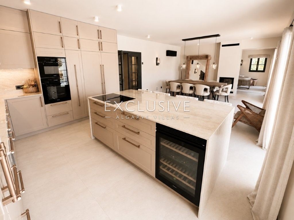 Luxury Renovated 4 Bedroom Villa with Pool in Carvoeiro, Algarve