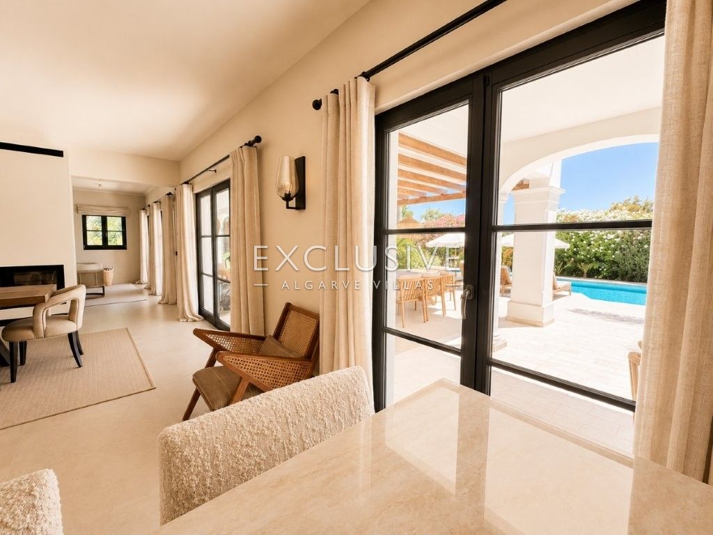 Luxury Renovated 4 Bedroom Villa with Pool in Carvoeiro, Algarve