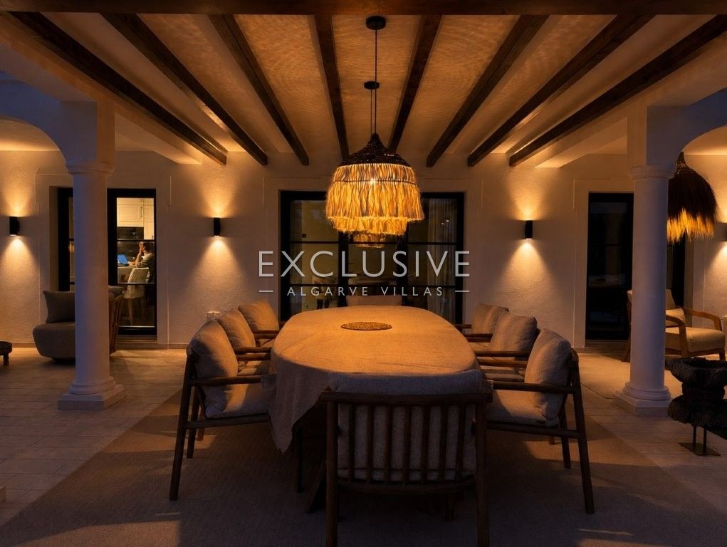 Luxury Renovated 4 Bedroom Villa with Pool in Carvoeiro, Algarve