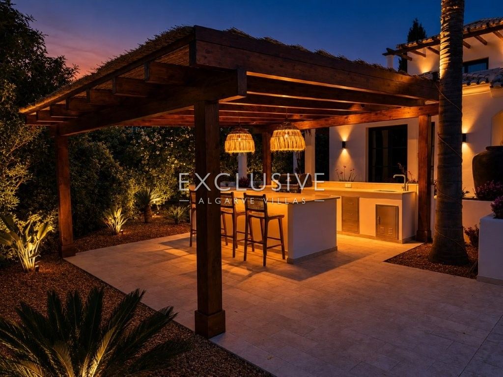 Luxury Renovated 4 Bedroom Villa with Pool in Carvoeiro, Algarve