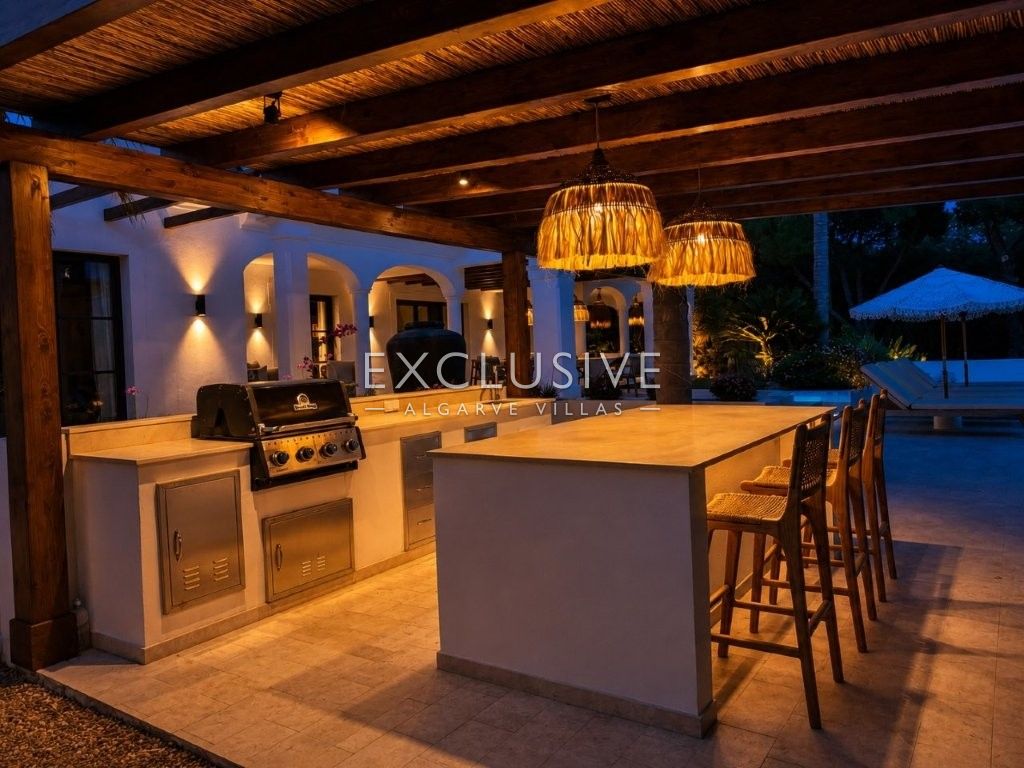 Luxury Renovated 4 Bedroom Villa with Pool in Carvoeiro, Algarve