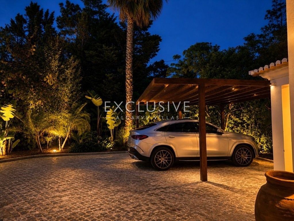 Luxury Renovated 4 Bedroom Villa with Pool in Carvoeiro, Algarve