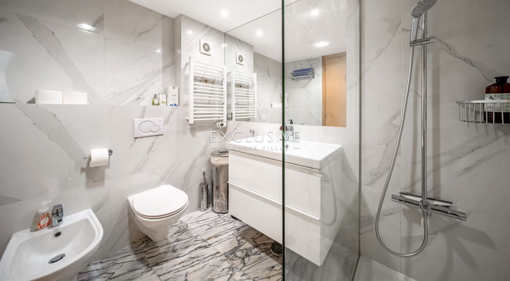 Beautifully Renovated 2 Bedroom Apartment in Dom Manuel, Lagos Marina