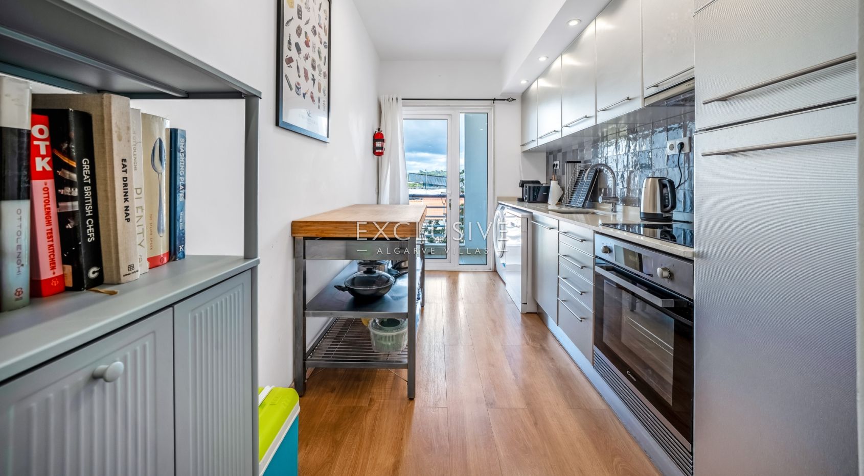 Beautifully Renovated 2 Bedroom Apartment in Dom Manuel, Lagos Marina