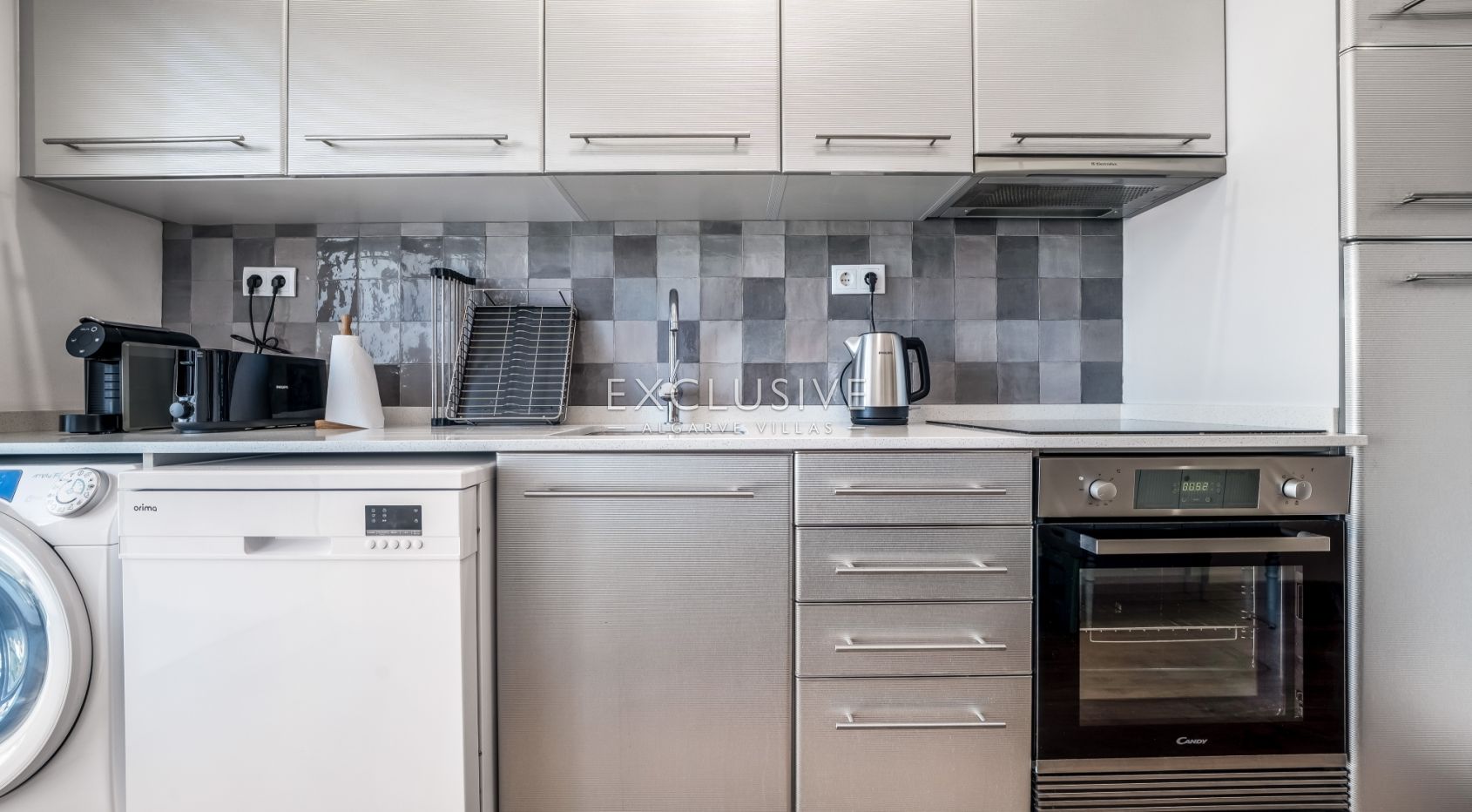 Beautifully Renovated 2 Bedroom Apartment in Dom Manuel, Lagos Marina