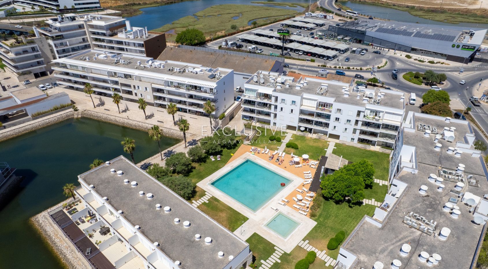 Beautifully Renovated 2 Bedroom Apartment in Dom Manuel, Lagos Marina