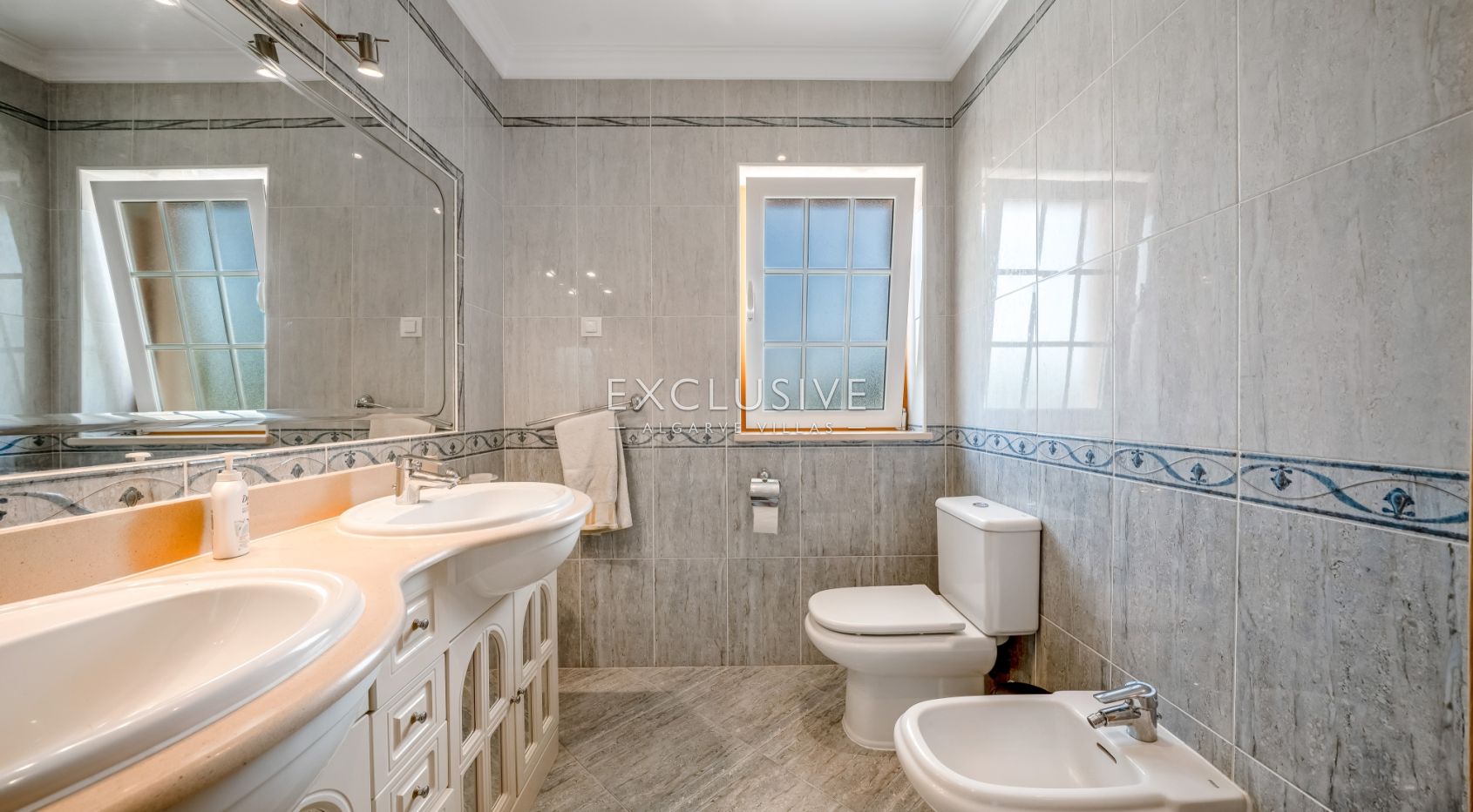 Sea View Villa in Santa Eulália, Walking Distance to the Beach, Albufeira