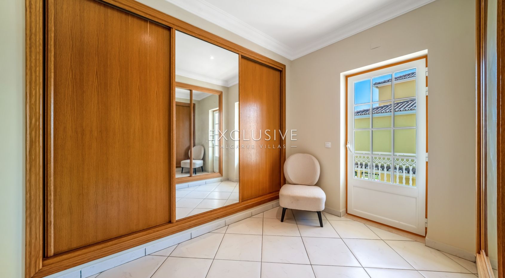 Sea View Villa in Santa Eulália, Walking Distance to the Beach, Albufeira